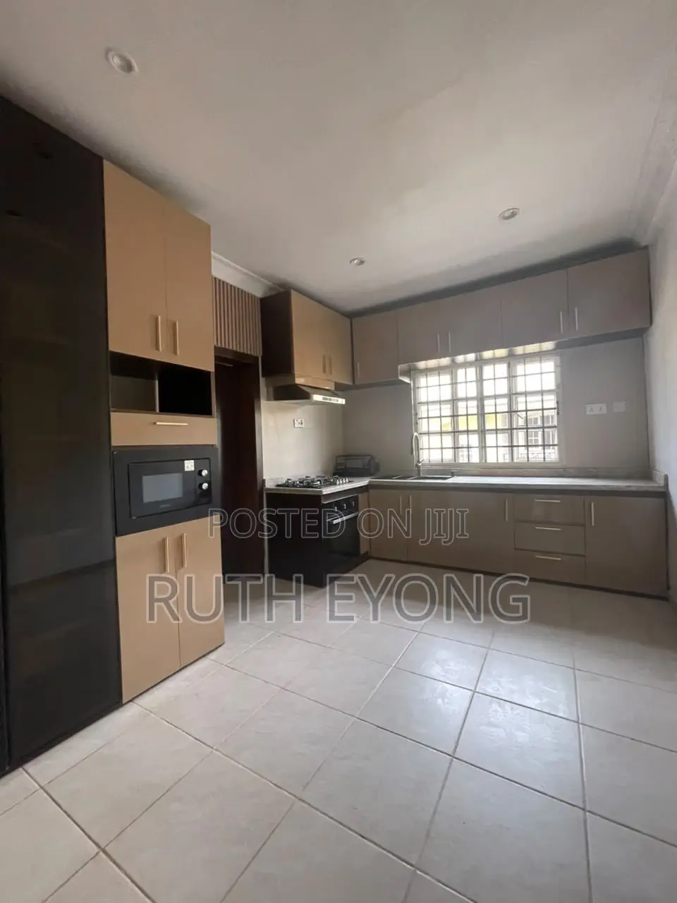3bdrm Apartment in Lekki Phase 1 for rent