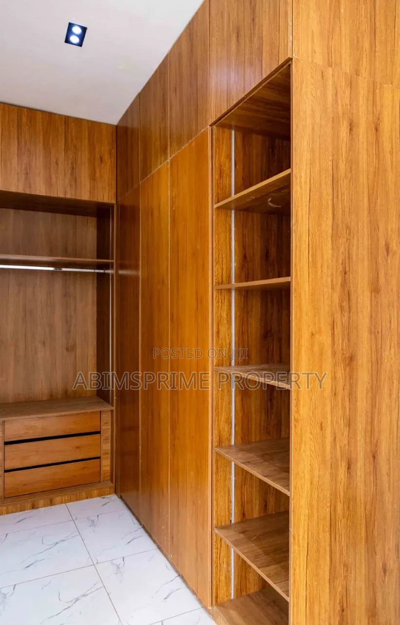 4bdrm Duplex in Darian Court, Lagos Island / Lagos Island for sale