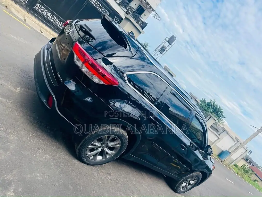 Toyota Highlander XLE 4dr SUV AWD (3.5L 6cyl 6A) 2015 Black