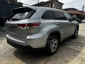 Toyota Highlander LE Plus 4dr SUV AWD (3.5L 6cyl 6A) 2014 Silver