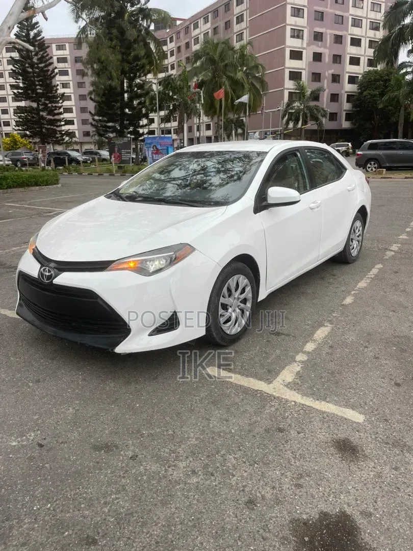 Toyota Corolla LE 4dr Sedan (1.8L 4cyl CVT) 2017 White