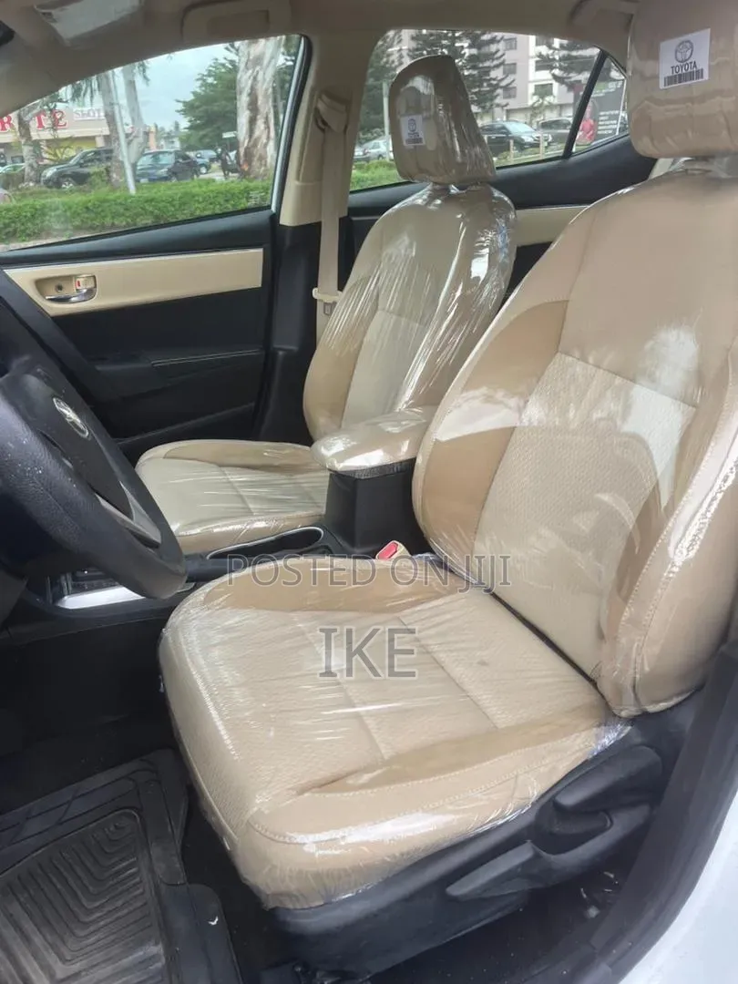 Toyota Corolla LE 4dr Sedan (1.8L 4cyl CVT) 2017 White