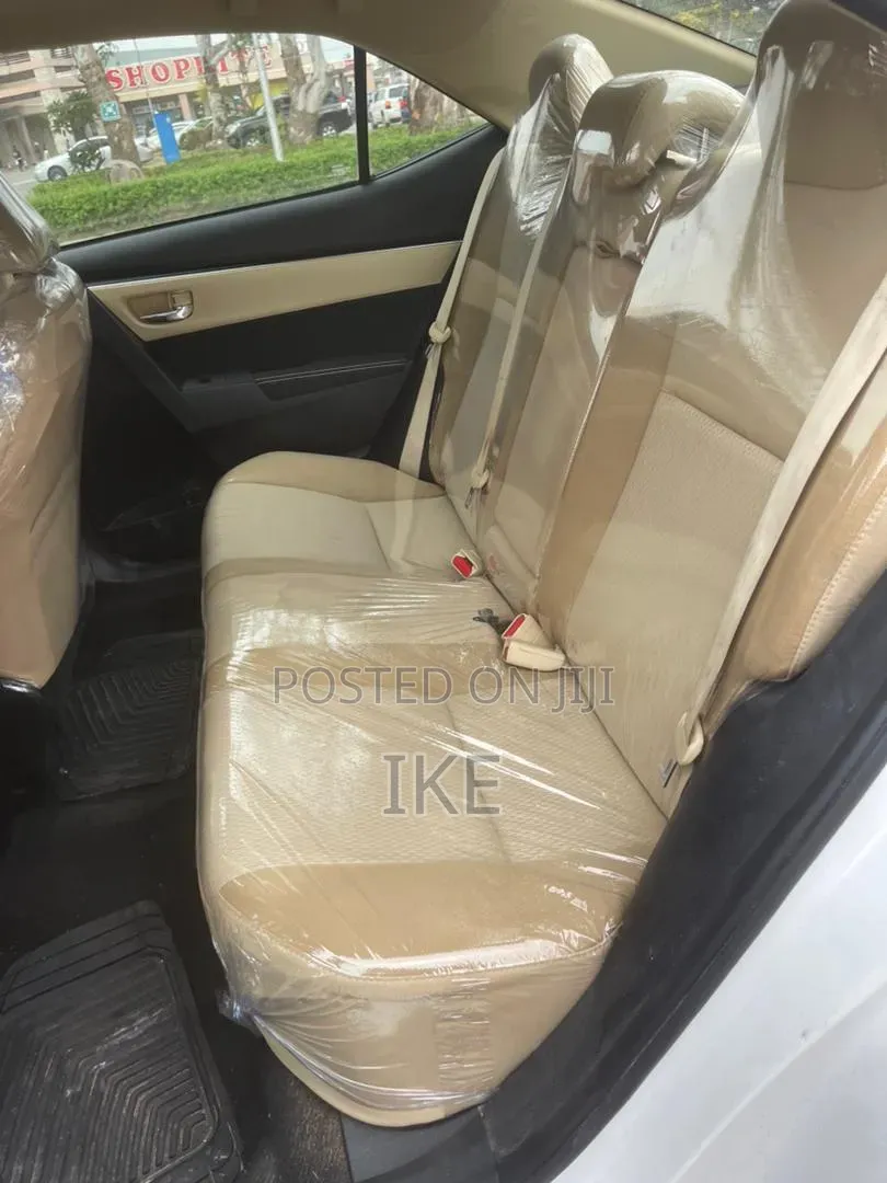 Toyota Corolla LE 4dr Sedan (1.8L 4cyl CVT) 2017 White