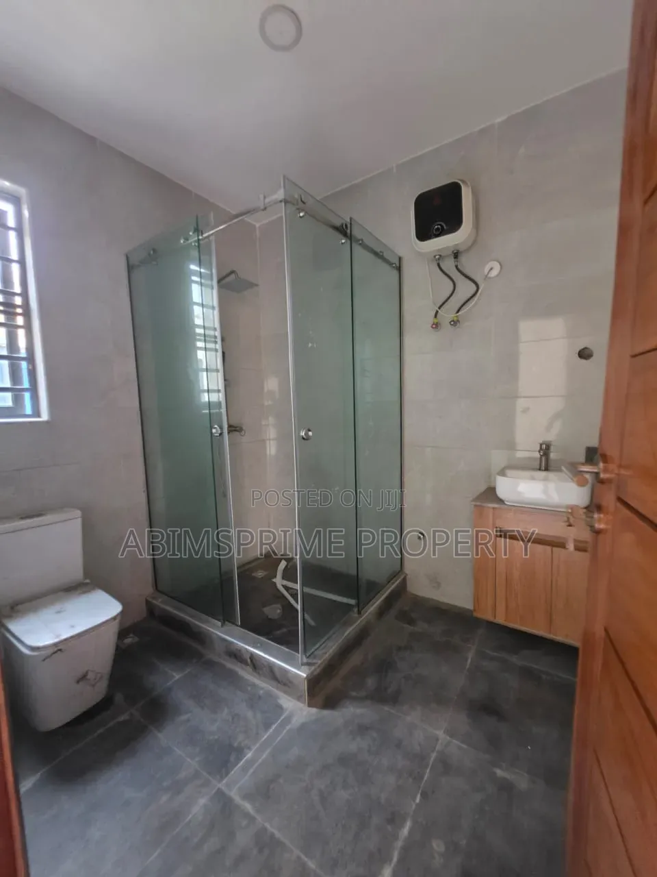 5bdrm Duplex in Omole for rent