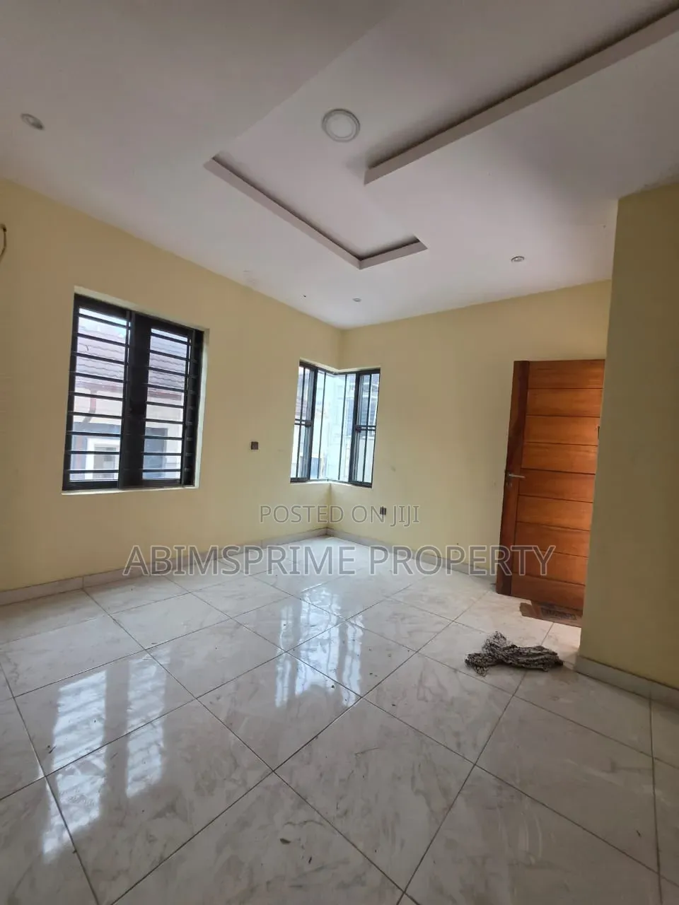 5bdrm Duplex in Omole for rent