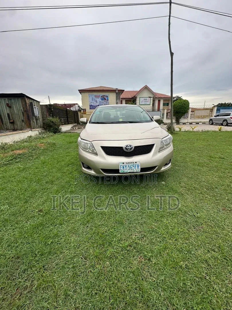 Toyota Corolla 2011 Gold
