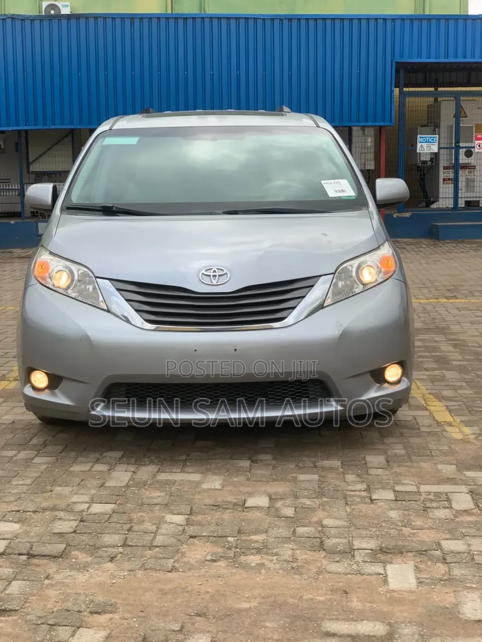 Toyota Sienna XLE 7 Passenger Mobility 2011 Blue