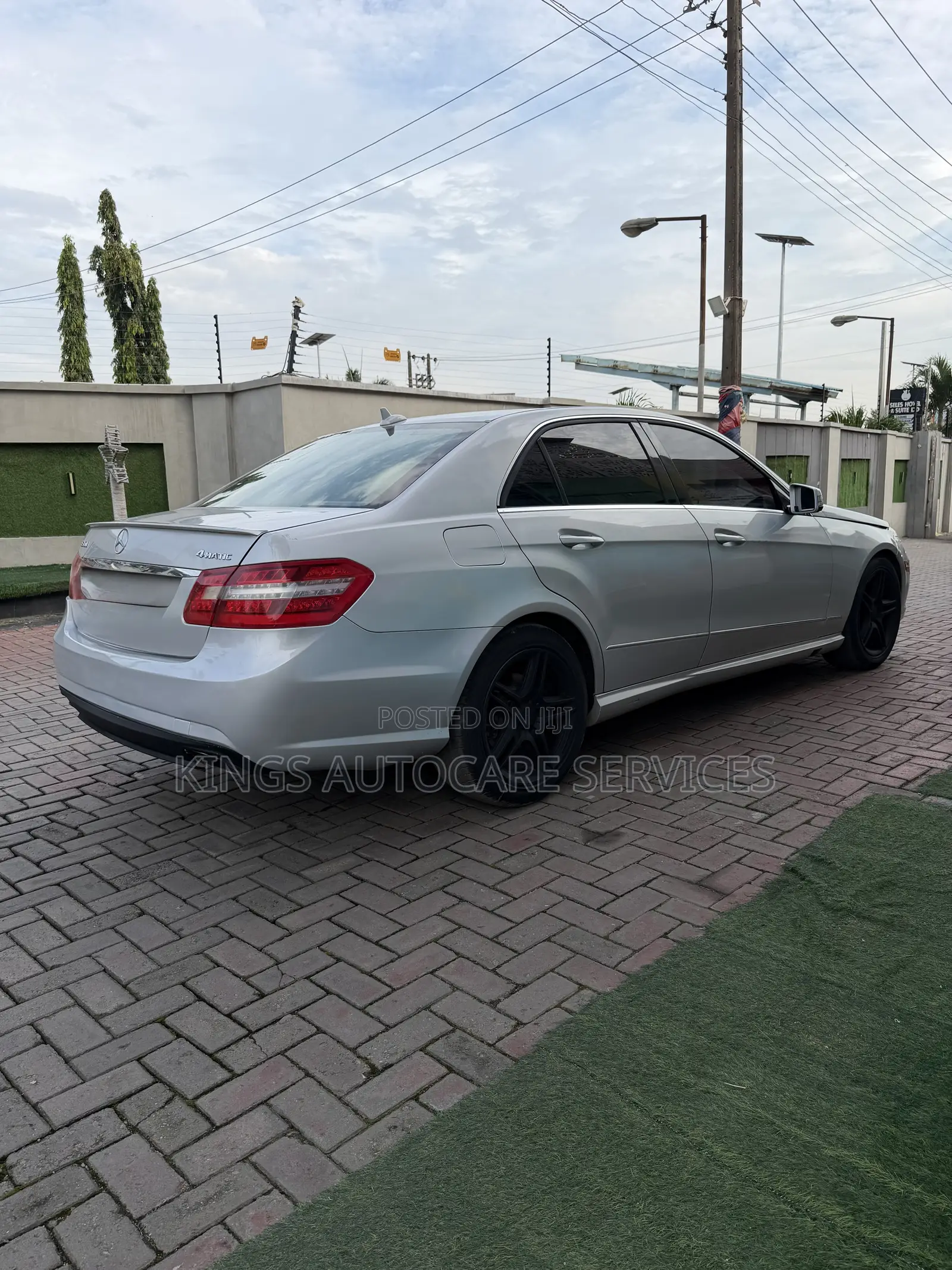 Mercedes-Benz E350 Base 4Matic Sedan AWD (3.5L 6cyl 7A) 2011 Silver