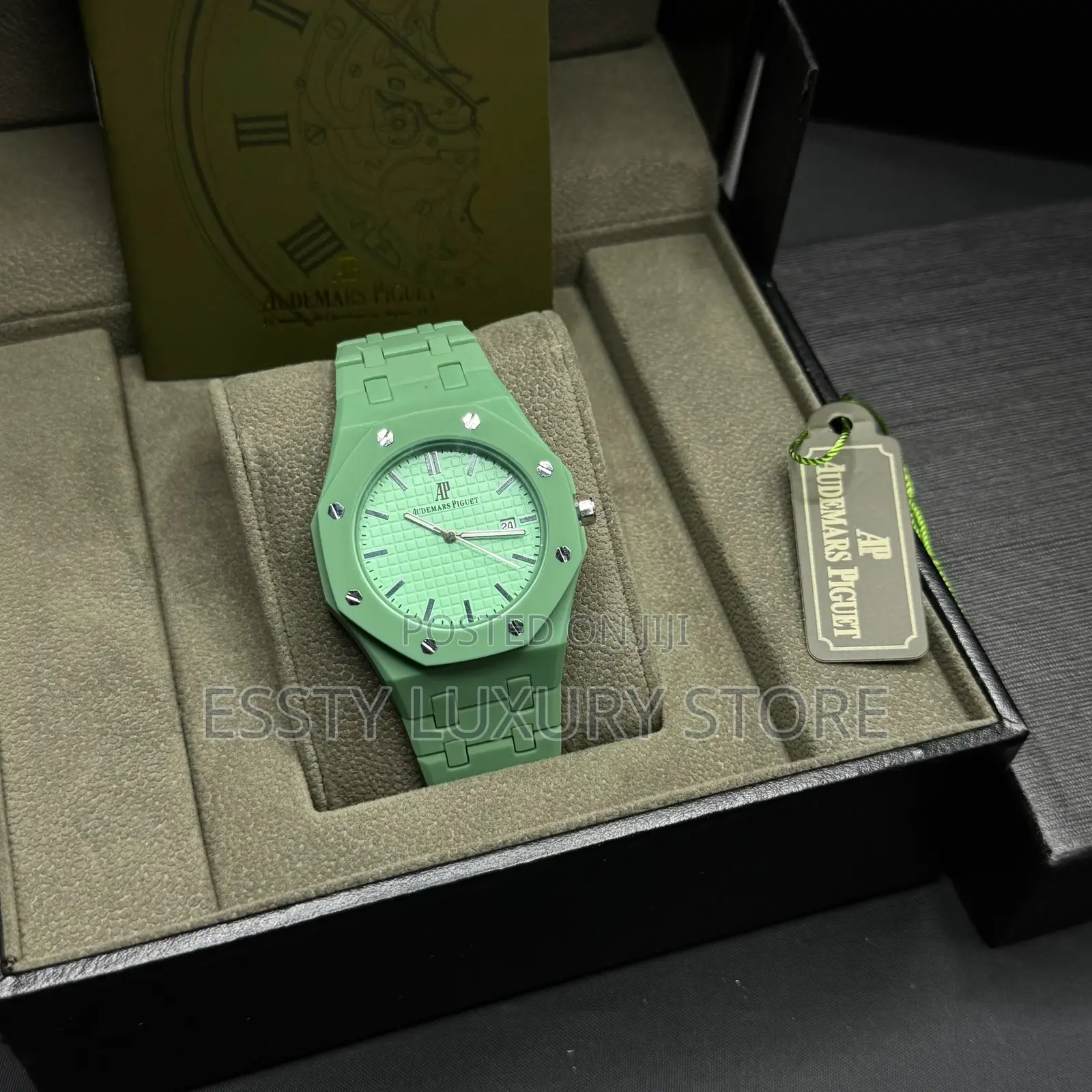 AUDEMARS PIGUET (AP) Bio-Ceramic Chain Wristwatch