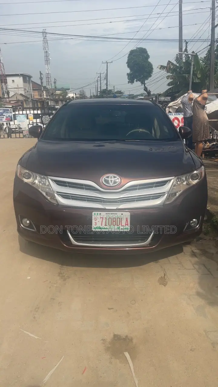 Toyota Venza LE 2011 Brown