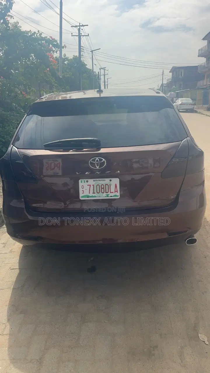 Toyota Venza LE 2011 Brown