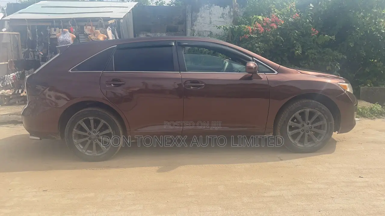 Toyota Venza LE 2011 Brown
