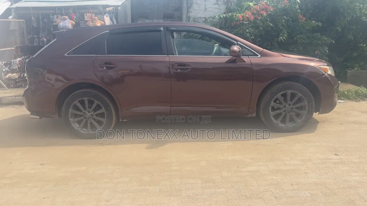 Toyota Venza LE 2011 Brown
