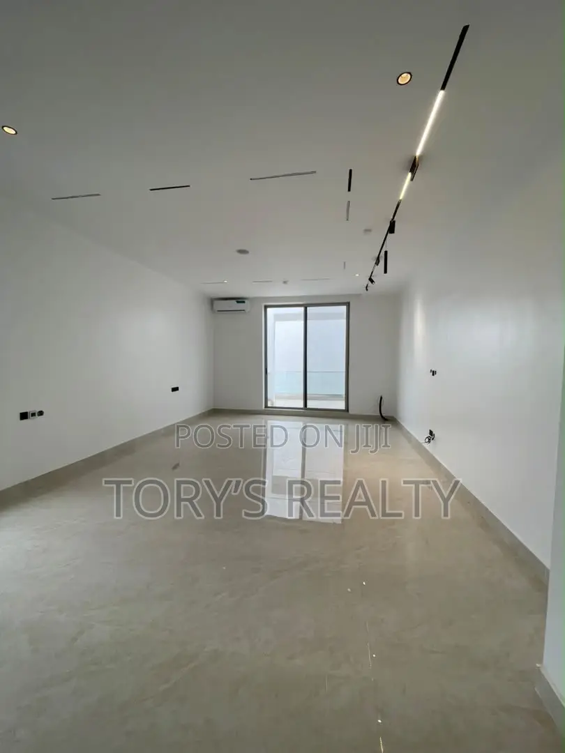 6bdrm Duplex in Banana Island for sale