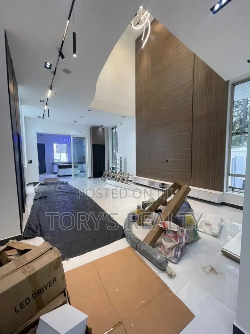 6bdrm Duplex in Banana Island for sale