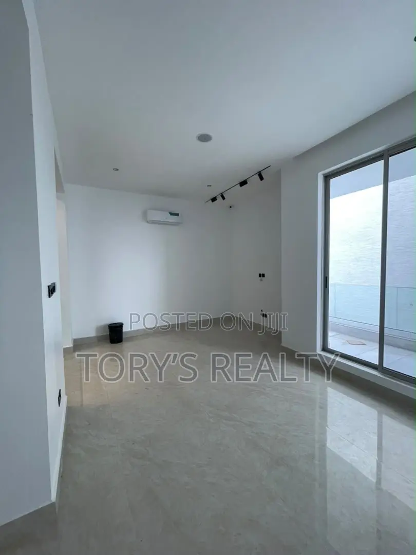 6bdrm Duplex in Banana Island for sale