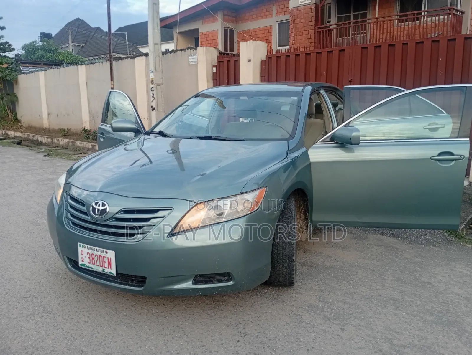 Toyota Camry LE 4dr Sedan (2.4L 4cyl 5A) 2008