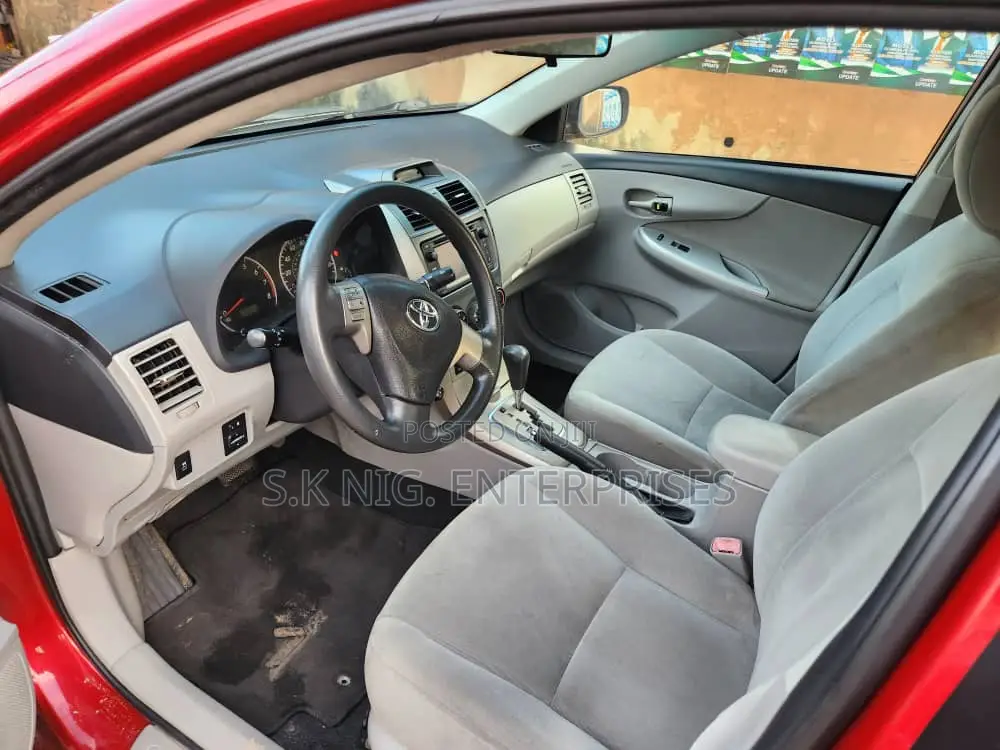 Toyota Corolla LE 4dr Sedan (1.8L 4cyl 4A) 2013 Red
