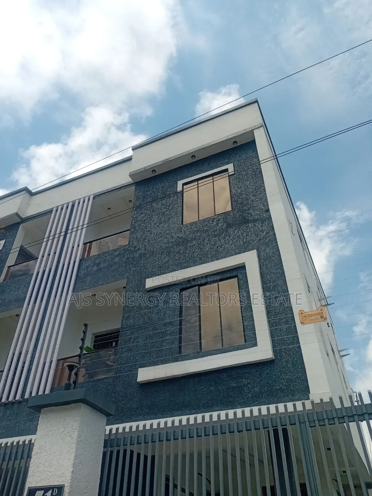 4bdrm Townhouse/Terrace in Lekki Phase 1 for sale