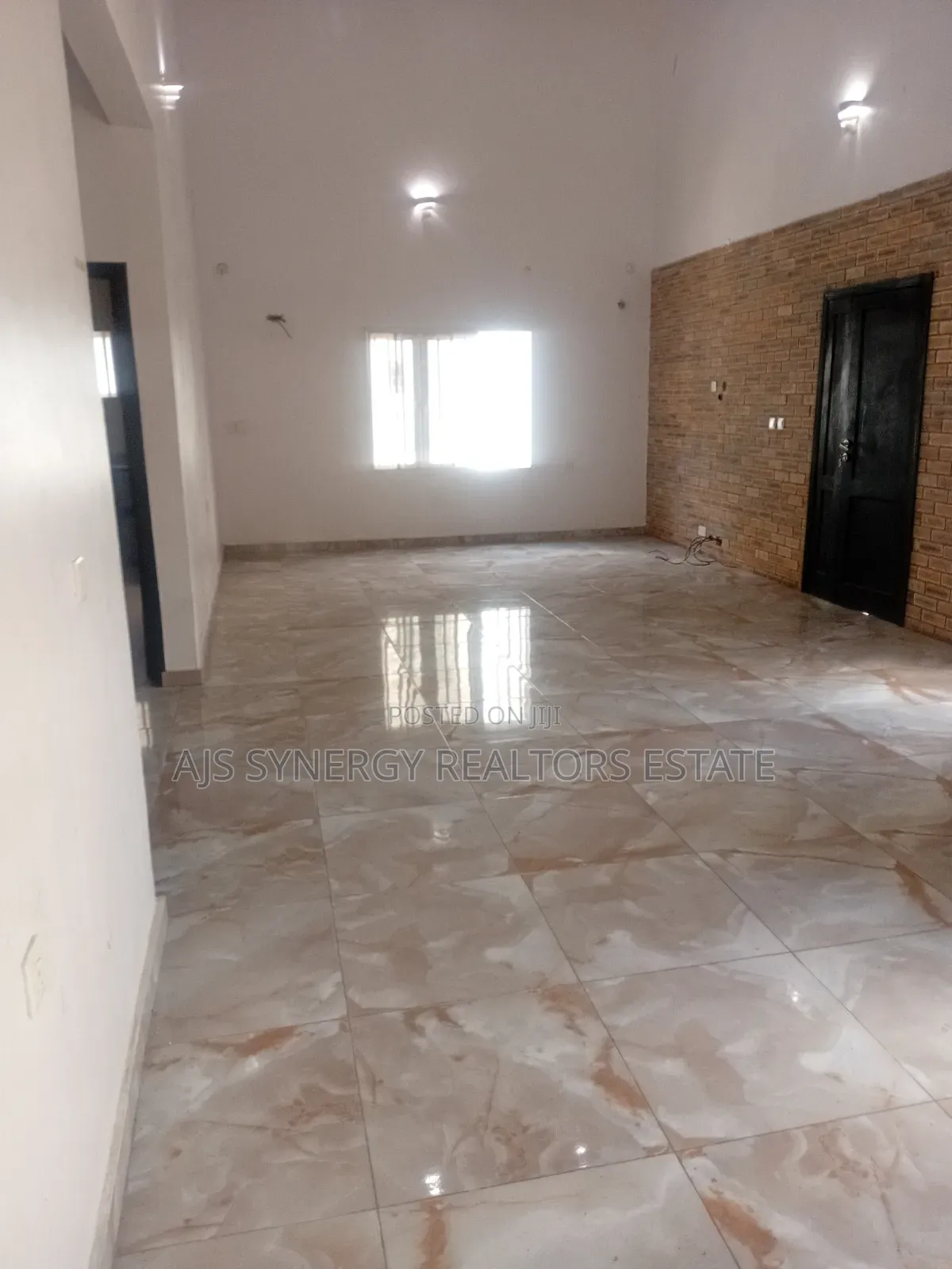 4bdrm Townhouse / Terrace in Osapa london for rent