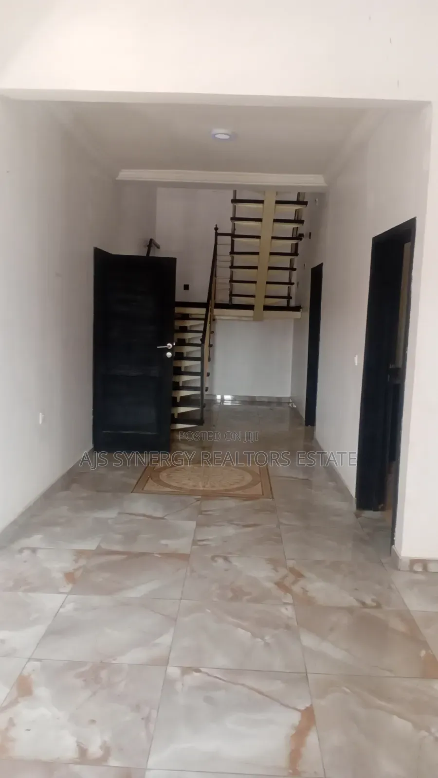 4bdrm Townhouse / Terrace in Osapa london for rent