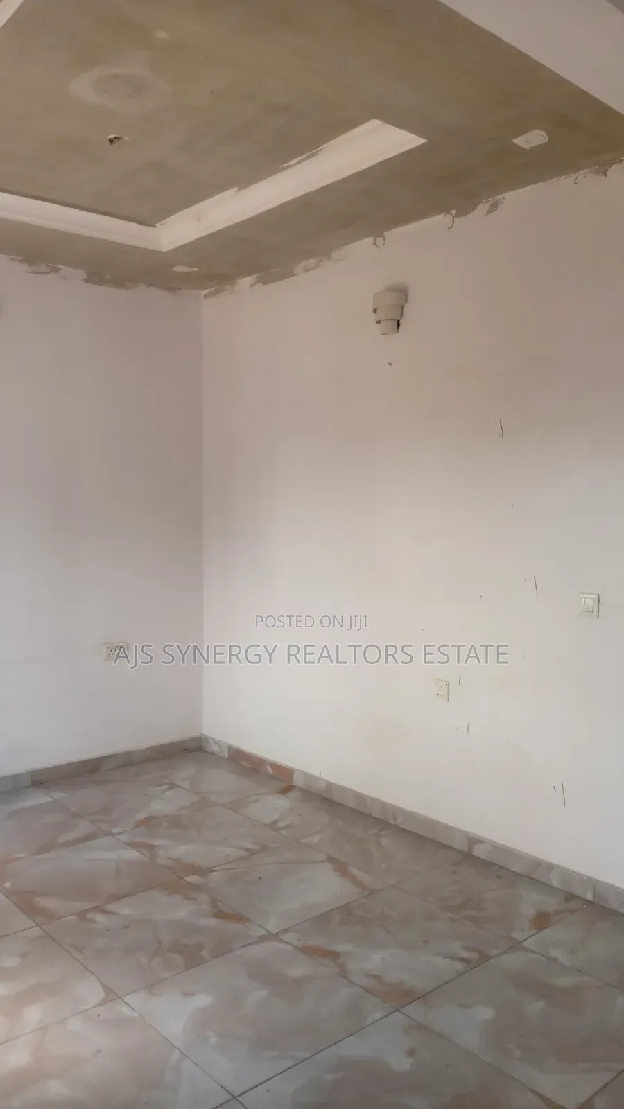 4bdrm Townhouse / Terrace in Osapa london for rent