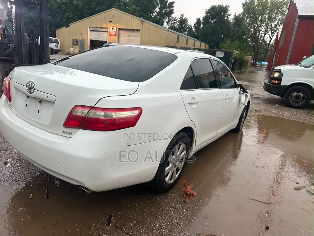 Toyota Camry XLE 4dr Sedan (2.4L 4cyl 5A) 2009 White