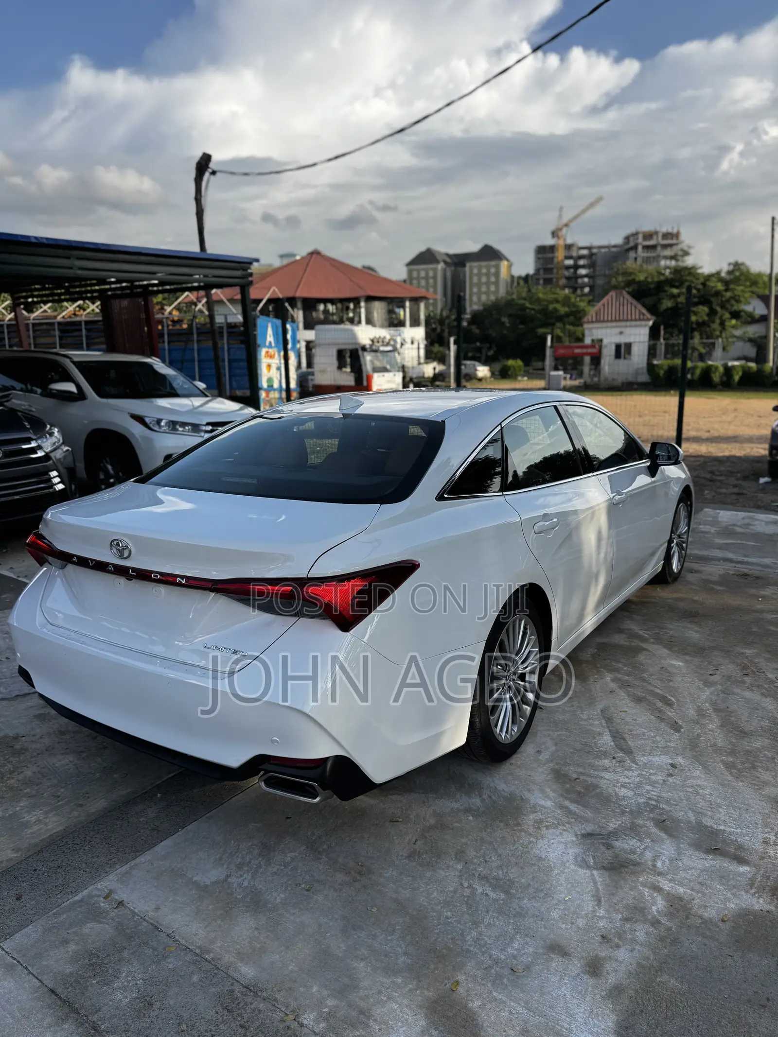 Toyota Avalon XLE 2021 White