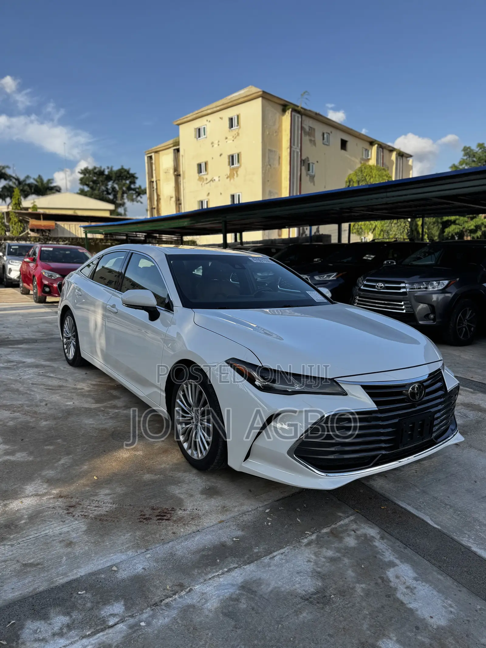 Toyota Avalon XLE 2021 White