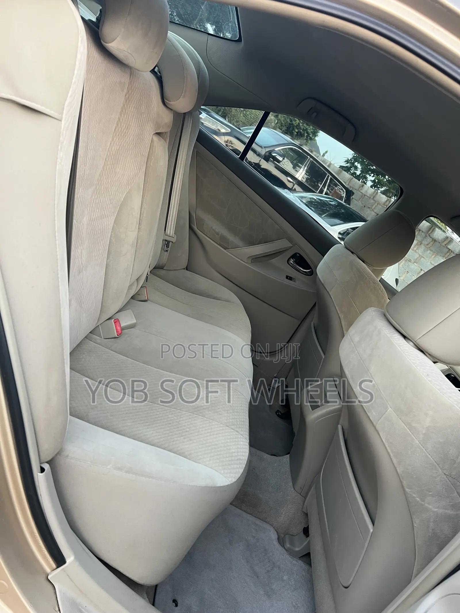 Toyota Camry LE 4dr Sedan (2.5L 4cyl 6A) 2012 Gold