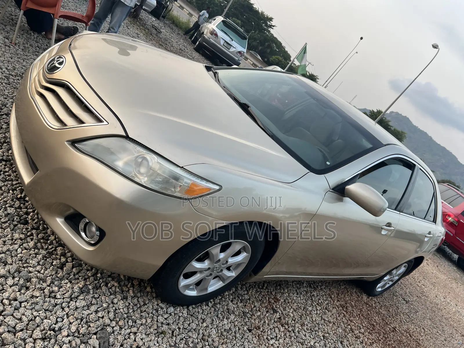 Toyota Camry LE 4dr Sedan (2.5L 4cyl 6A) 2012 Gold