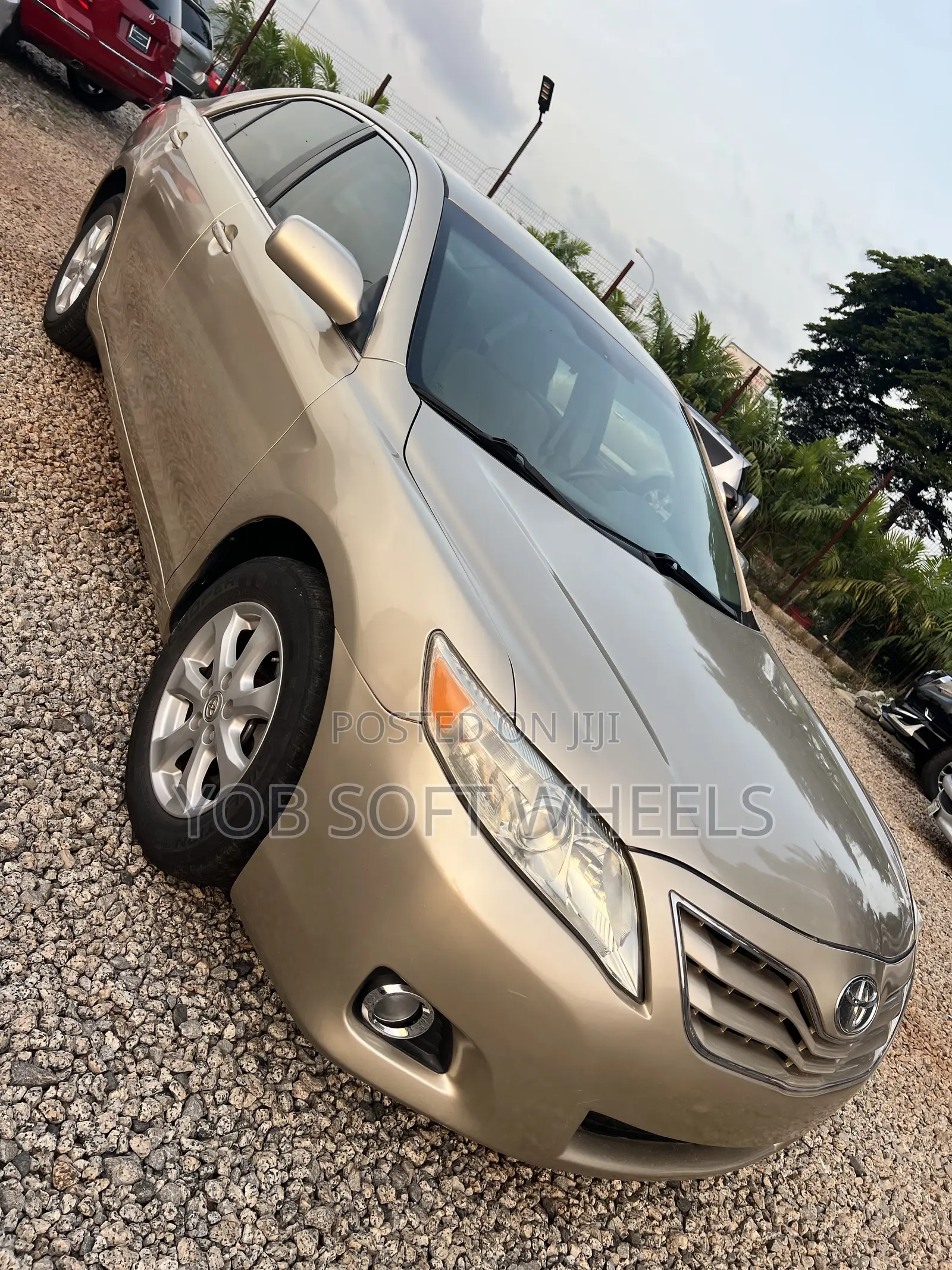 Toyota Camry LE 4dr Sedan (2.5L 4cyl 6A) 2012 Gold