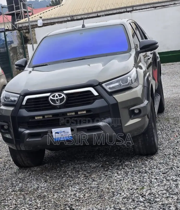 Toyota Hilux 2025 Black
