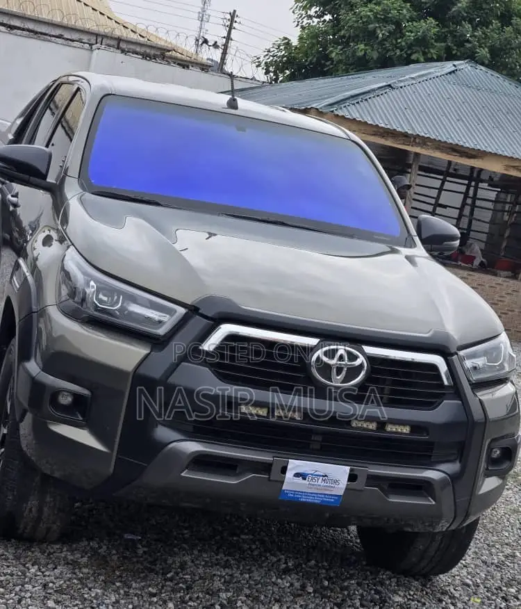 Toyota Hilux 2025 Black