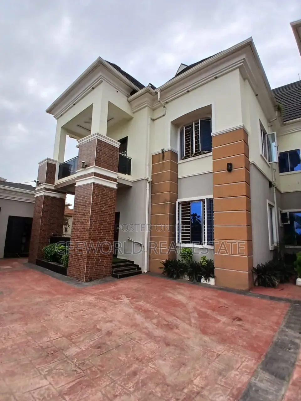 4bdrm Duplex in Main Akala Express for rent