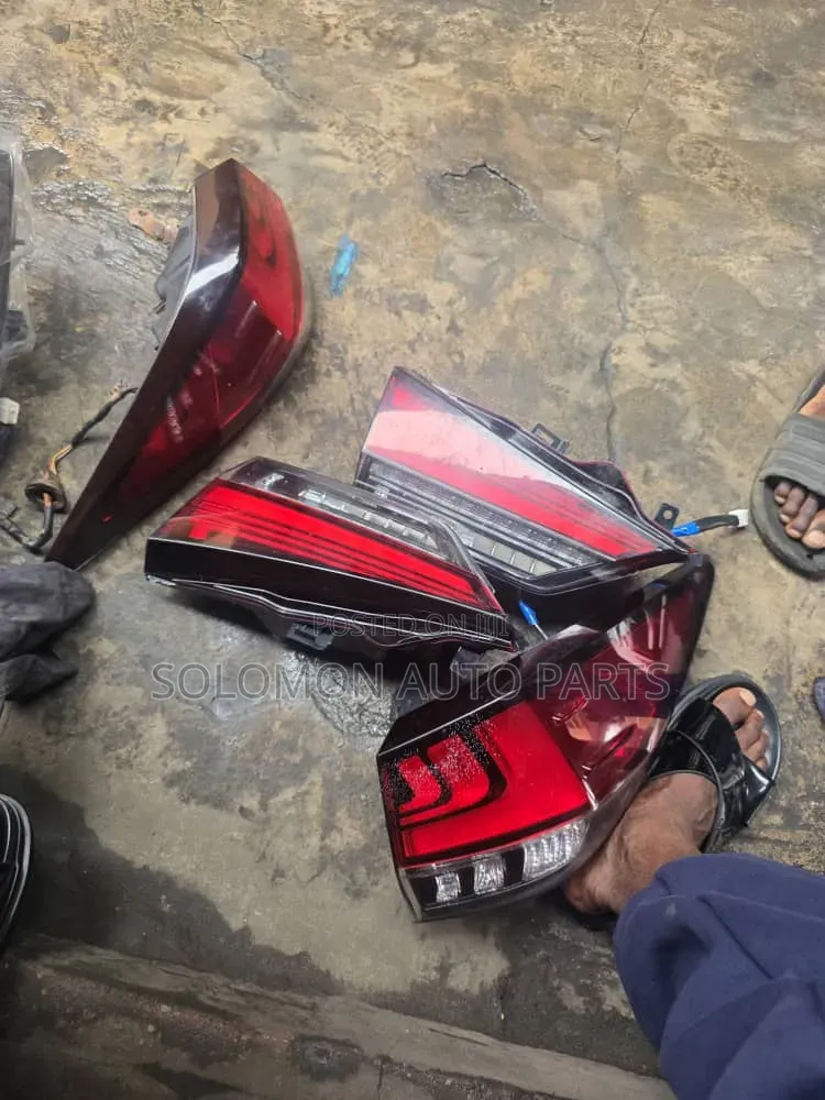 Complete Rear Lamp / Backlight Rx350 2020 2022 Tokunbo