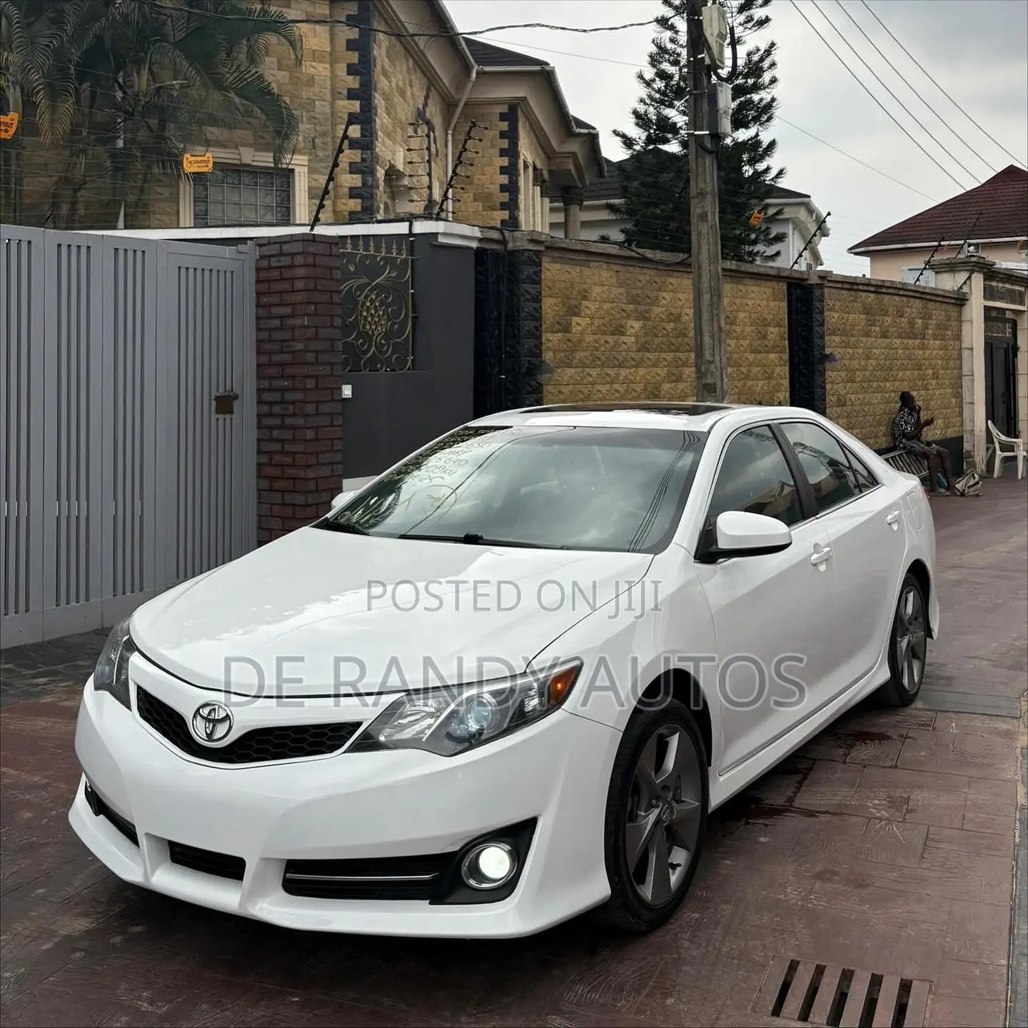 Toyota Camry SE 4dr Sedan w/Prod. End 11/13 (3.5L 6cyl 6A) 2014 White
