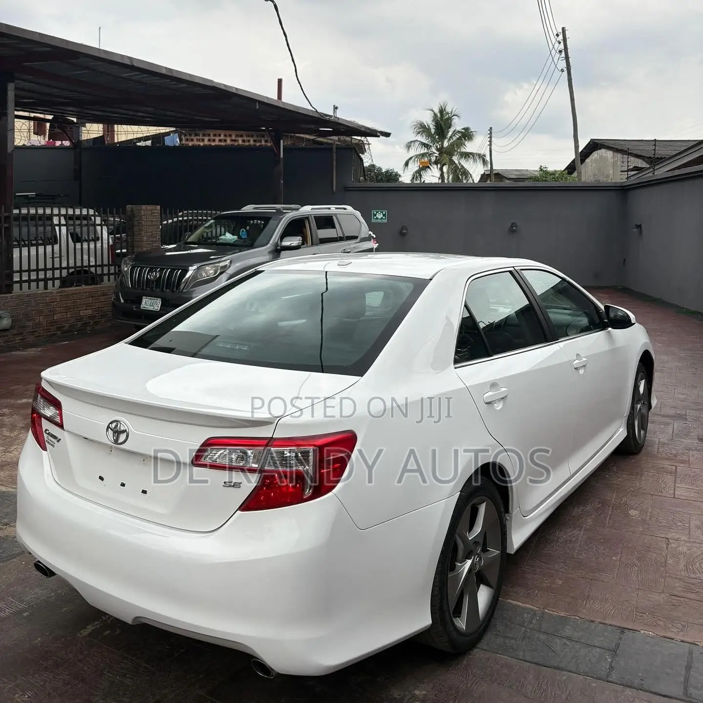 Toyota Camry SE 4dr Sedan w/Prod. End 11/13 (3.5L 6cyl 6A) 2014 White