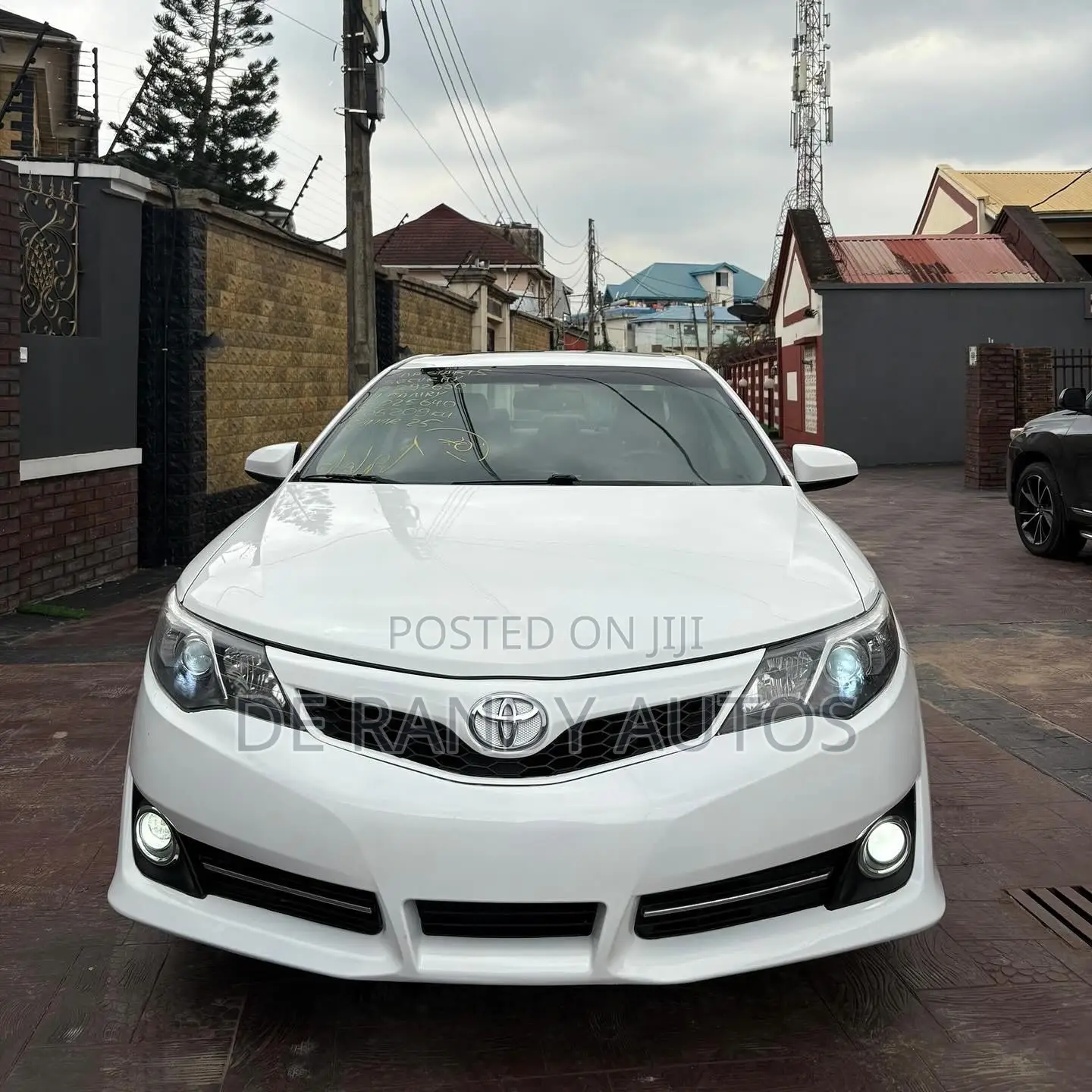 Toyota Camry SE 4dr Sedan w/Prod. End 11/13 (3.5L 6cyl 6A) 2014 White