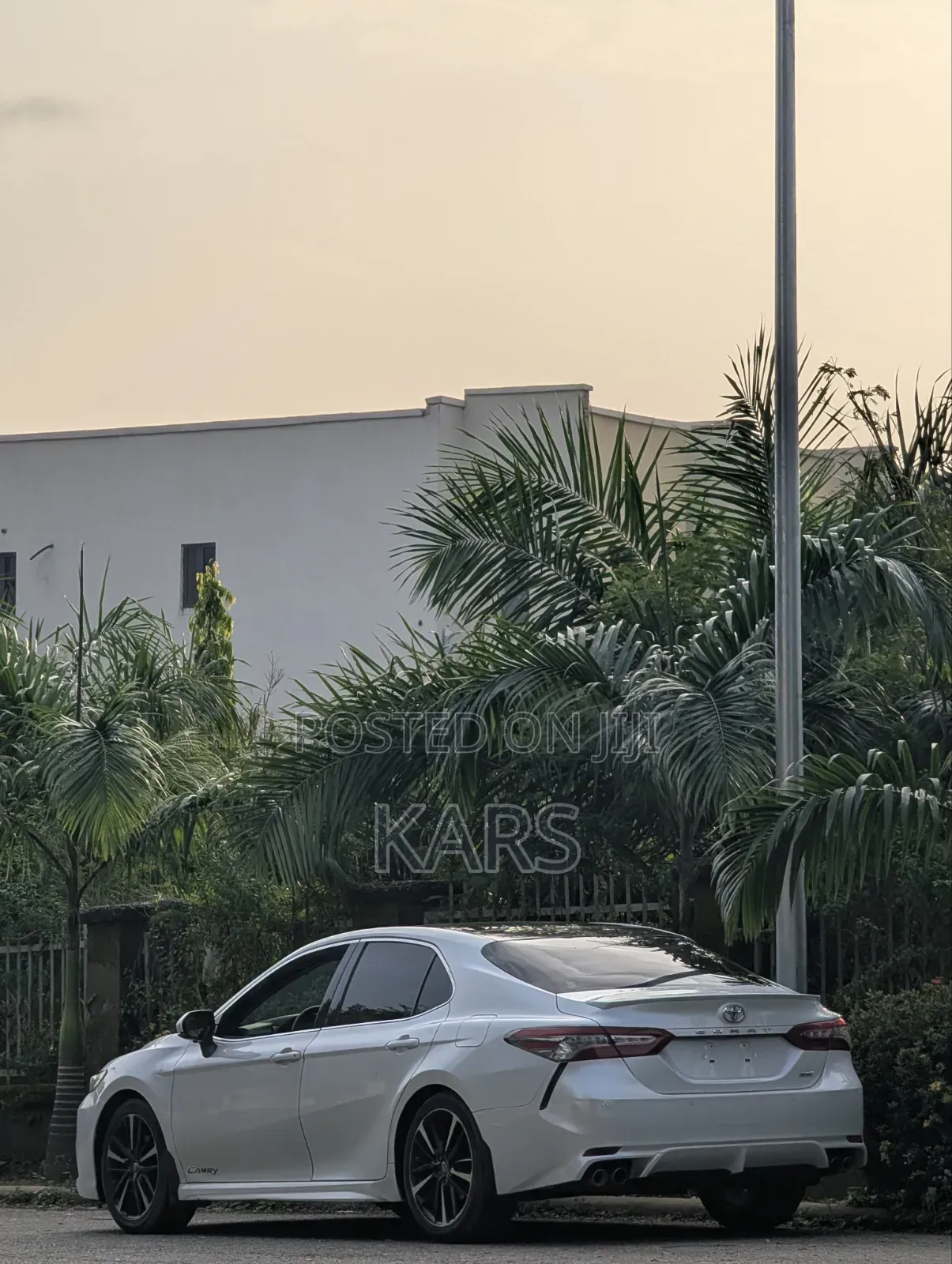 Toyota Camry XSE FWD (2.5L 4cyl 8AM) 2018 White