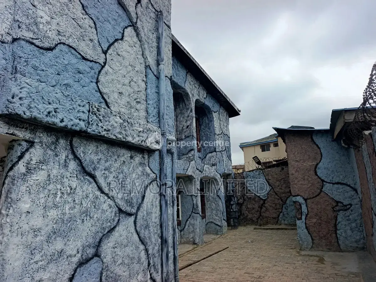 3bdrm Block of Flats in Omole Phase 1 for sale