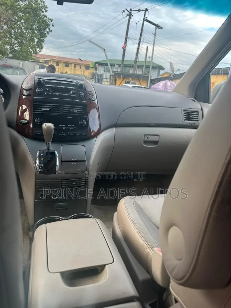 Toyota Sienna 2005 Gold