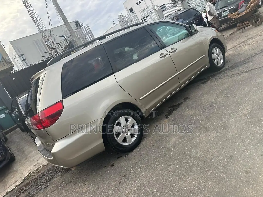 Toyota Sienna 2005 Gold