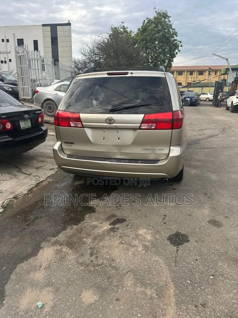 Toyota Sienna 2005 Gold