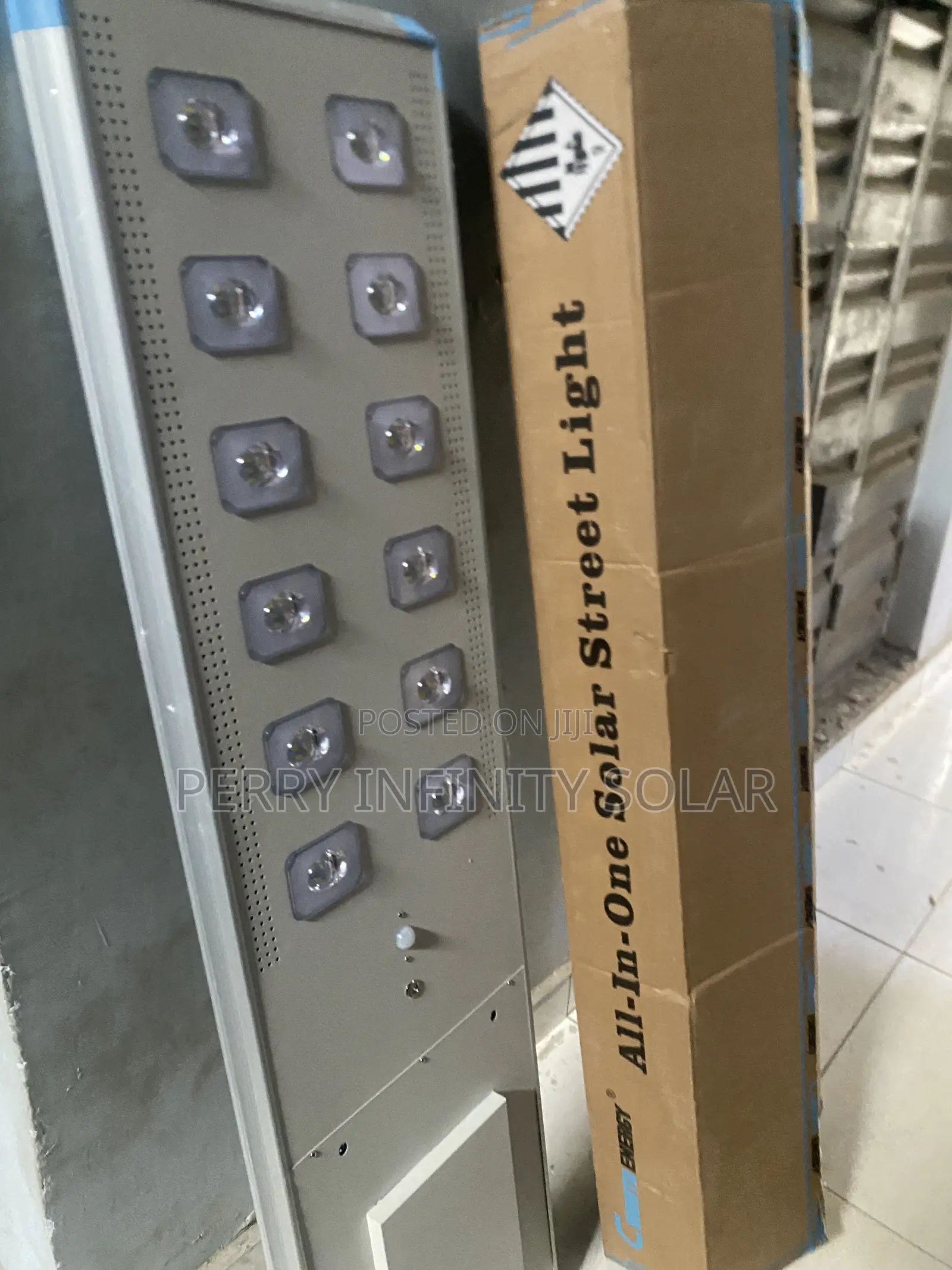 Cworthy C2 100W All-in-One Solar Street Light – Brand New