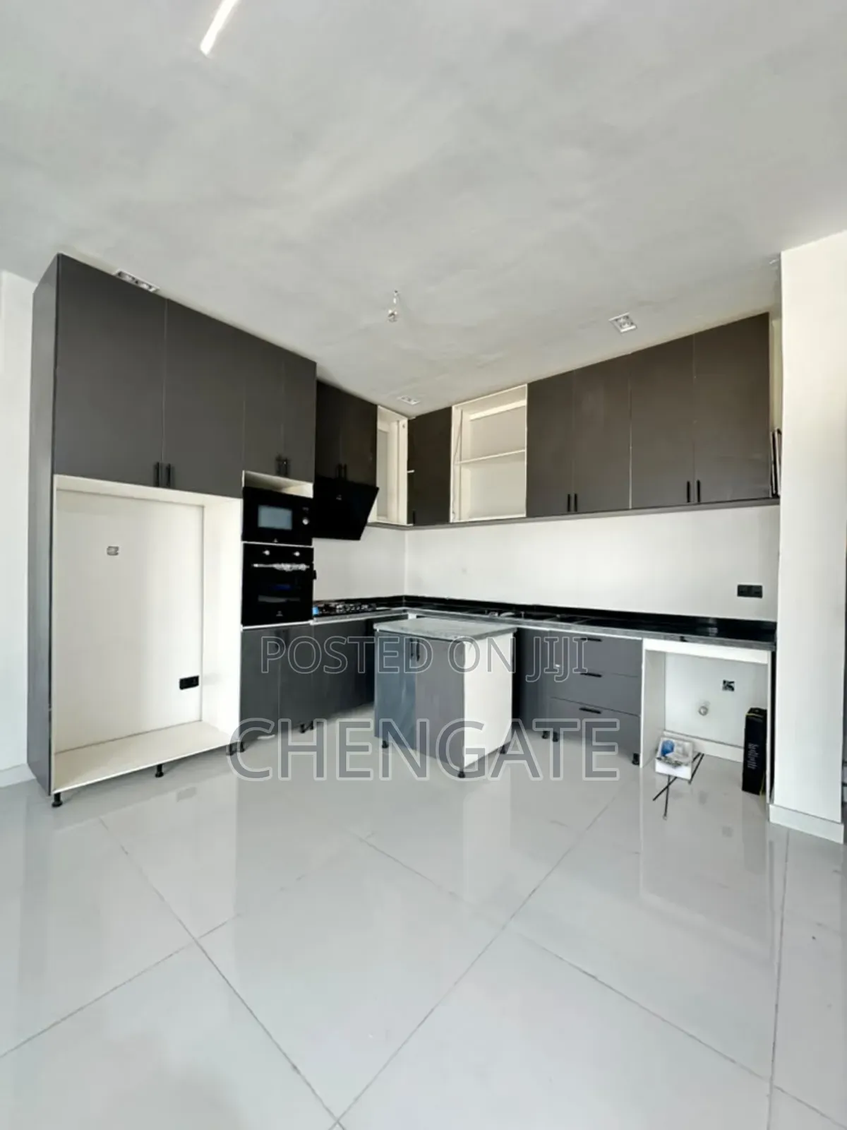 3bdrm Penthouse in Ikate for sale