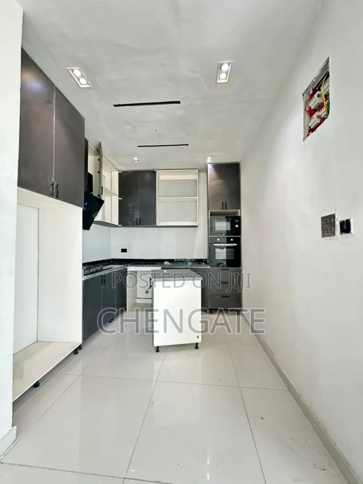 3bdrm Penthouse in Ikate for sale