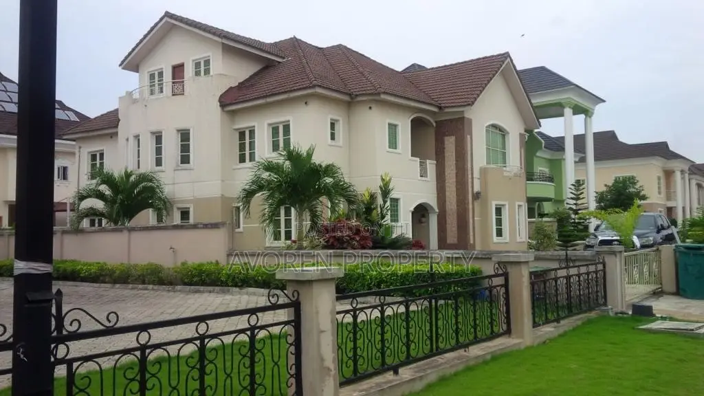 Furnished 5bdrm Apartment in Carlton Gate Estate, Chevron for sale