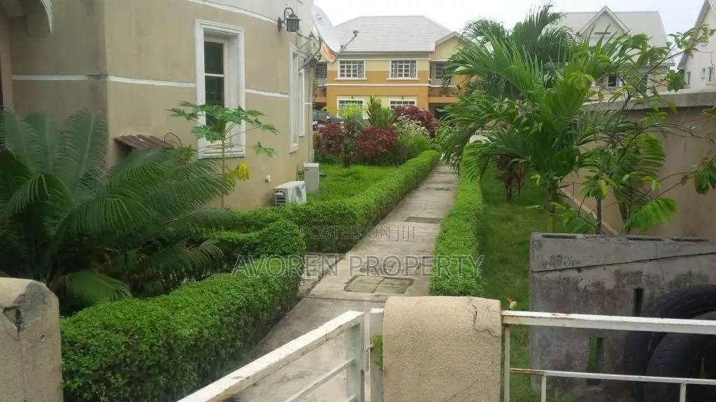 Furnished 5bdrm Apartment in Carlton Gate Estate, Chevron for sale