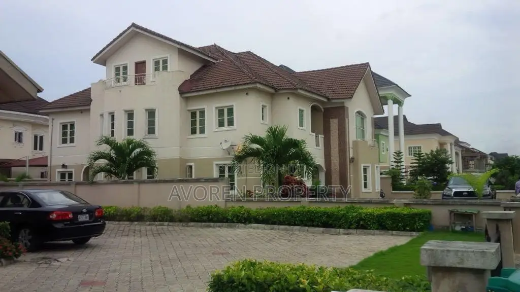 Furnished 5bdrm Apartment in Carlton Gate Estate, Chevron for sale